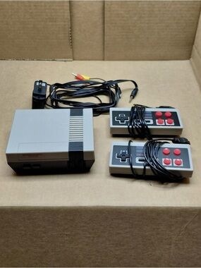 Retro White Entertainment System Gaming Console w/ 2 Controllers & 600 Games!!
